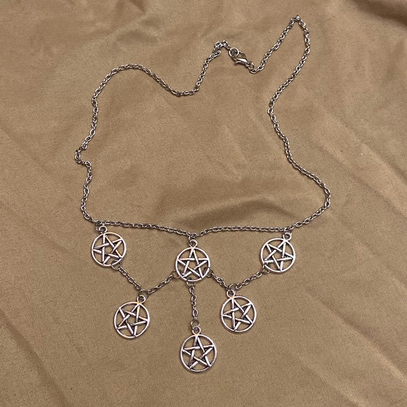 ❌SOLD❌Silver toned pentagram necklace - Picture 4 of 6